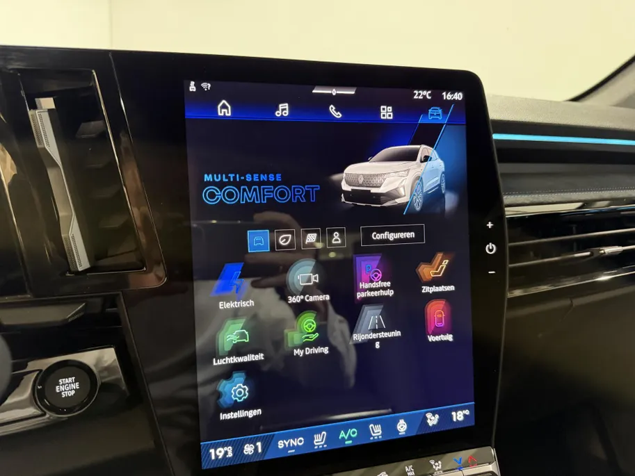 Renault Austral 200PK E-Tech Full Hybrid Esprit Alpine Automaat | 360 Camera | Elektrische Voorstoelen | Climate Control | Stoelverwarming | Digital Cockpit | Apple CarPlay/Android Auto | Lichtmetalen Velgen | Full LED |
