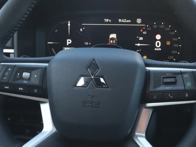 Mitsubishi Outlander 2.4 PHEV Instyle | Schui/Kantel Dak | Stoel Verwarming/Ventilatie | 1.600 KG Trekgewicht |