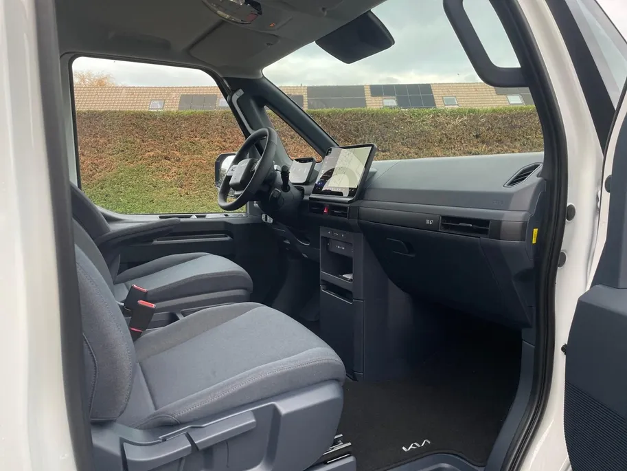 Kia PV5 L2H1 Plus 51.5 kWh | Stoel verwarming | Navigatie |  Climate control | All-Season banden |  4,420L inhoud | DEMO