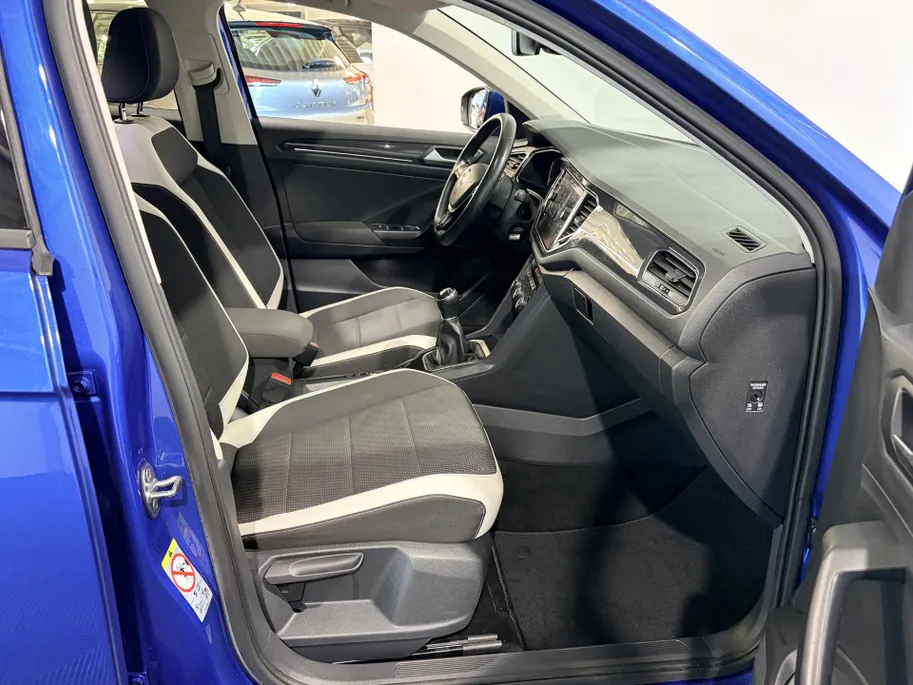 Volkswagen T-Roc 1.5 - 150PK TSI Sport | Digital Cockpit | Stoelverwarming | Navi | Apple CarPlay/Android Auto | Adaptive Cruise Control | Climate Control | Armsteun | Lichtmetalen Velgen |