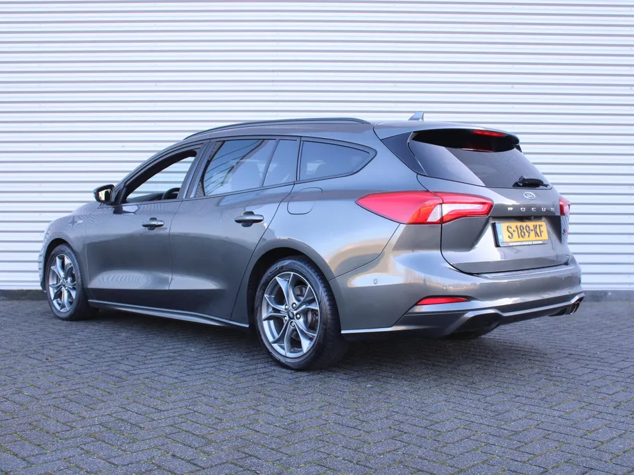 Ford Focus Wagon 1.0 EcoBoost ST Line Business | Stuur-/stoel-/voorruitverwarming | Camera | Clima | Draadloze telefoonlader | 17' LM | Navi |
