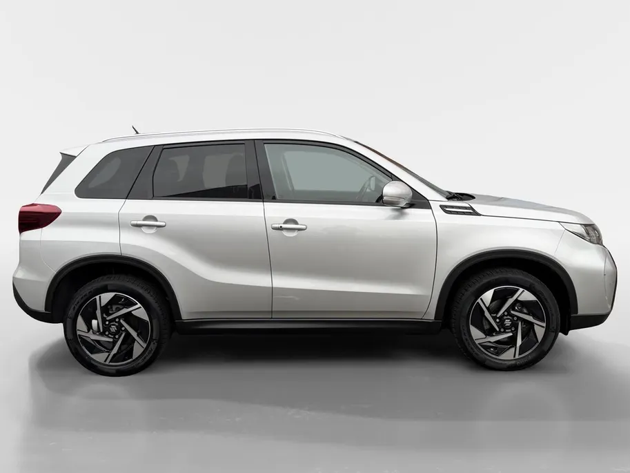 Suzuki Vitara 1.5 Hybrid Style 116PK AUTOMAAT | Parkeer sensoren| Metallic lak| 4 seizoen banden| Camera| Schuif en kanteldak| Navigatie| Stoel verwarming| Adaptieve cruise control