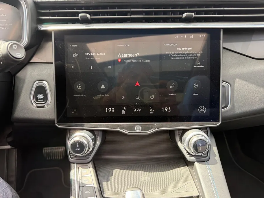 Lynk & Co 01 1.5 | Plug-in hybrid | 1800kg Trekgewicht | 69km Elek. Actieradius | Apple Carplay/Android Auto | BLISS | Panoramadak | 360° Camera | 12 Maanden BOVAG Garantie |