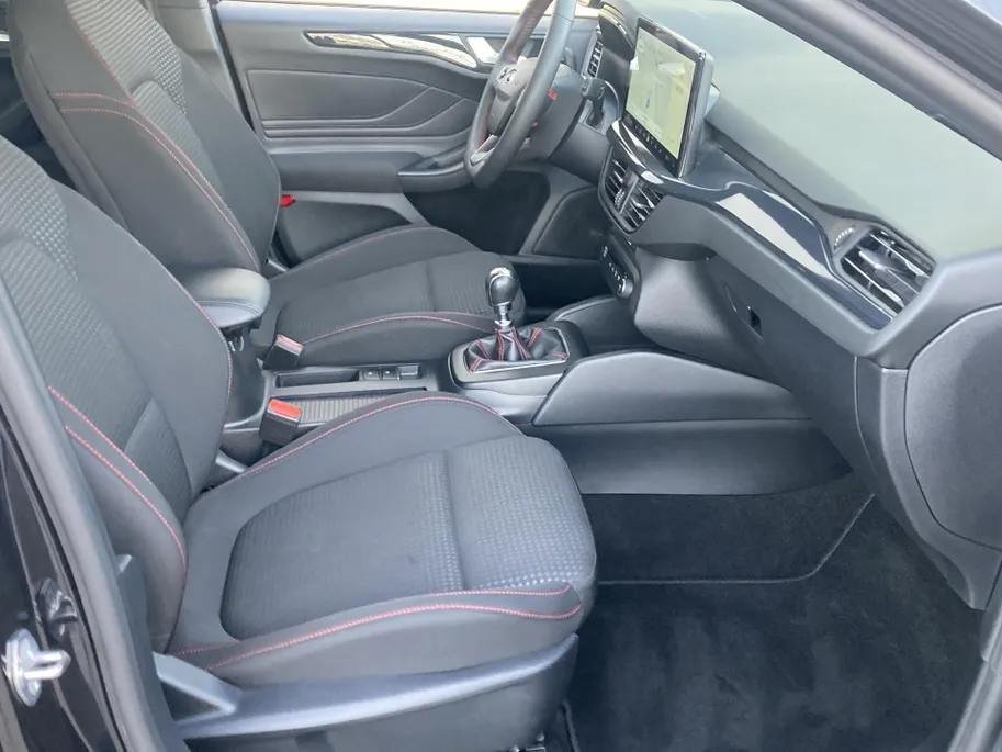 Ford Focus 1.0 EcoBoost Hybrid ST Line 125 pk Wagon GROOT NAVIGATIE-WINTERPAKKET-PRIVACY GLASS