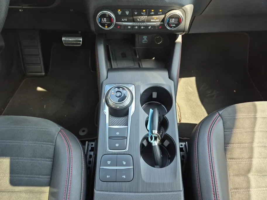 Ford Kuga 2.5 PHEV Vignale | Climate Control | Cruise Control | Navigatie | Camera | Stoelverwarming | Panoramadak | Stoelverwarming voor en achter |