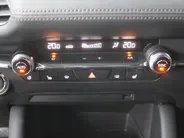 Mazda 3 2.0 e-SkyActiv-G M Hybrid 122 Luxury | Trekhaak | Stuur-/stoelverwarming | Leer | 360 Camera | Stoelgeheugen | 18' LM | HUD | LED | Cruise adapt. |