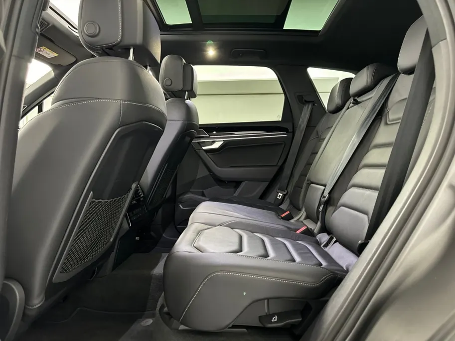 Volkswagen Touareg R 3.0 TSi eHybrid 4M 462 PK | Panoramadak | Luchtvering | Trekhaak