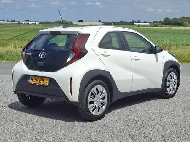 Toyota Aygo X 1.0 VVT-i MT Play AIRCO | CRUISE | NL-auto | rijklaarprijs !!