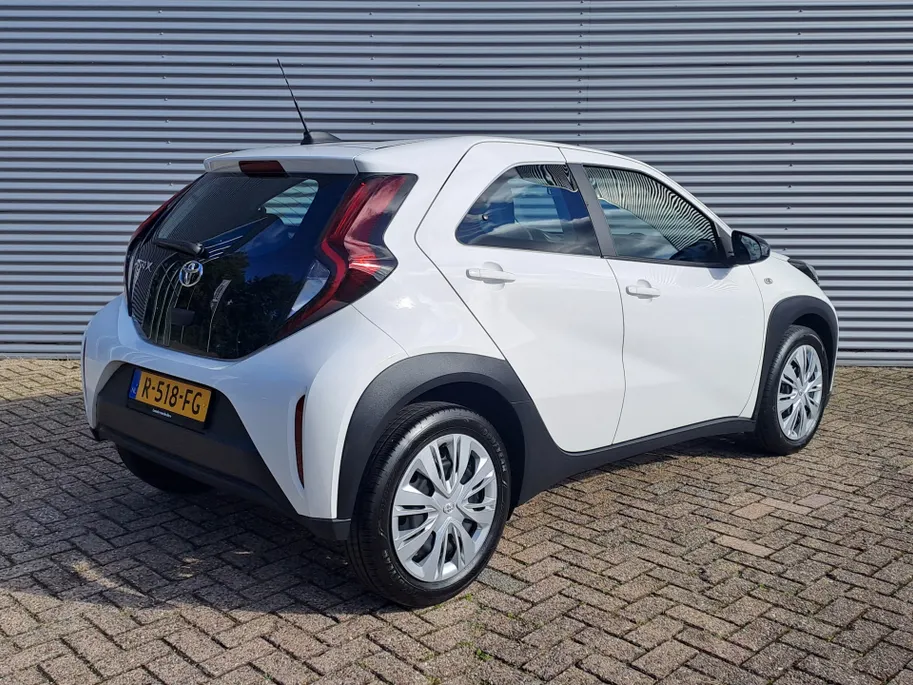 Toyota Aygo X 1.0 VVT-i MT Play | Apple Carplay/Android Auto | Cruise control adaptief | Airco | DAB | Camera