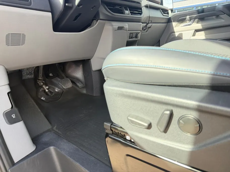 Ford Transit Custom 300 2.0 TDCI L2H1 Sport | Automaat | Adapt. Cruise control | BLIS | Winter pack | Elektr. bestuurdersstoel | Parkeersensoren voor en achter | Achteruitrijcamera | Navigatie | Apple carplay & Android auto | 18' lichtmetalen velgen | Bovag garantie |