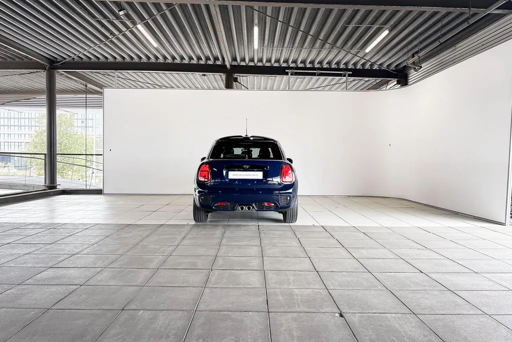 MINI Cooper 5-deurs Cooper S Chili Red John Cooper Works Uitvoering