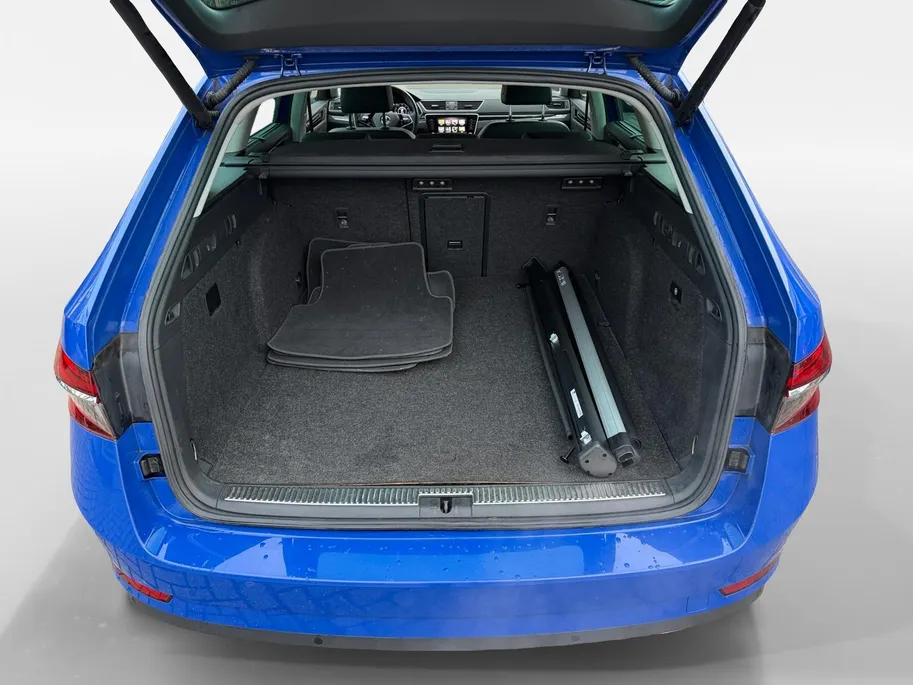 Škoda Superb Combi 1.4 TSI iV Laurin & Klement | Geheugenfunctie berijdersstoel | Climate | Achteruitrijcamera | Parkeersensoren | Navigatie |