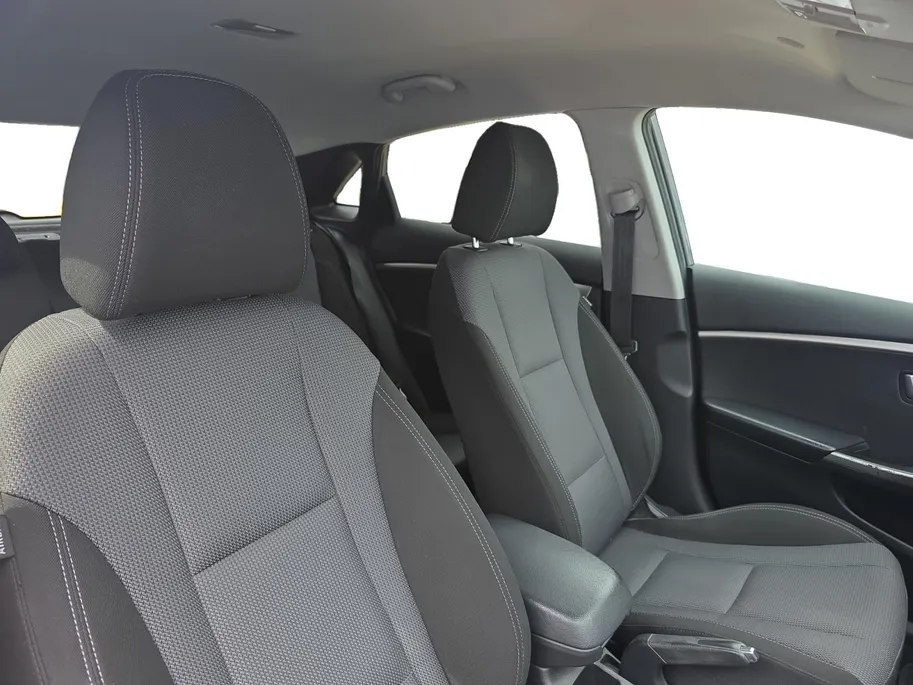 Hyundai i30 1.6 GDI Go! | 1e eigenaar | Volledig onderhouden! | Navigatie | Cruise Control | Achteruitrijcamera | Elektr. ramen | Climate Control | 12 maanden garantie!