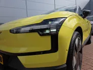 Volvo EX30 Single Motor Extended Range Ultra 69 kWh | Zeer compleet | Panoramadak | Harman Kardon Audio | 360 graden camera | Stoel & stuurverwarming | Bovag garantie | NAP