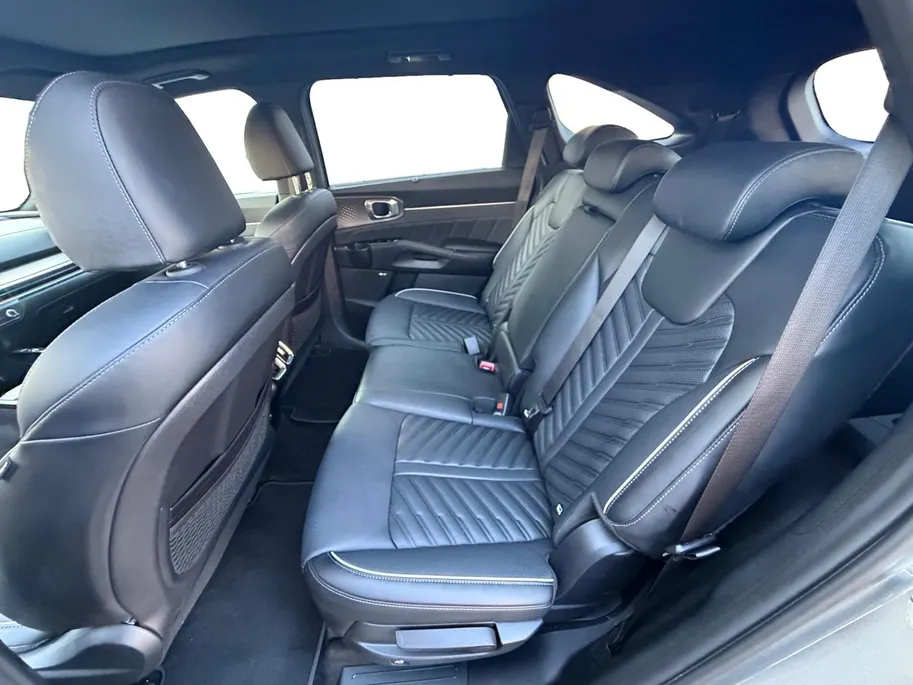 Kia Sorento 1.6 T-GDi Plug-in Hybrid 4WD ExecutiveLine 7p | Navi | Clima | 360° Camera | Stoelventilatie | Stoel-/Stuurverwarming | Cruise Control | Keyless Entry | 7-Persoons|