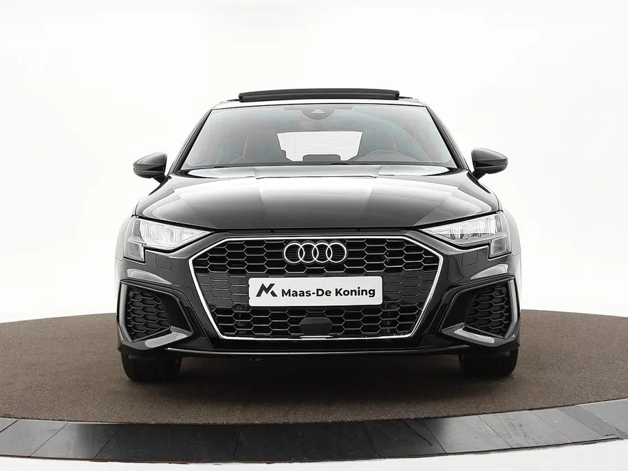 Audi A3 Sportback 40 TFSIe 204pk S-tronic S Edition · Panoramadak · Apple/Android Car Play · Lederen Bekleding · Cruise Control · Navigatie · Stoelverwarming · P-Sensoren · 17'' Inch ·