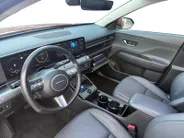 Hyundai Kona 1.6 GDI HEV Premium Sky | 1e Eigenaar | Panoramadak | Stoelkoeling/Verwarming | Elektr. Achterklep | Dodehoek detectie | 360 Camera | Fabrieksgarantie! |