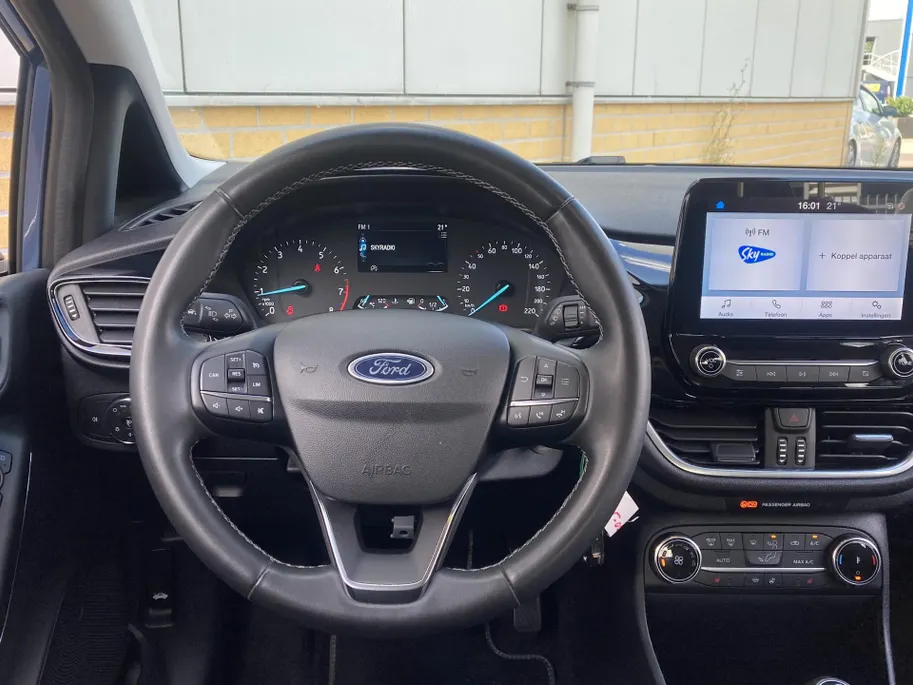 Ford Fiesta 1.0 EcoBoost Hybrid 125 pkTitanium Apple Carplay/Android Auto - Winter Pack - Achteruitrijcamera - Park Assist