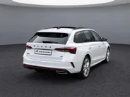 Škoda Octavia Combi 1.4 TSI RS iV PHEV 245pk DSG Business · Trekhaak inklap · Panoramadak · Camera · Head-Up Display · Dodehoeksensor · Keyless · Matrix LED ·