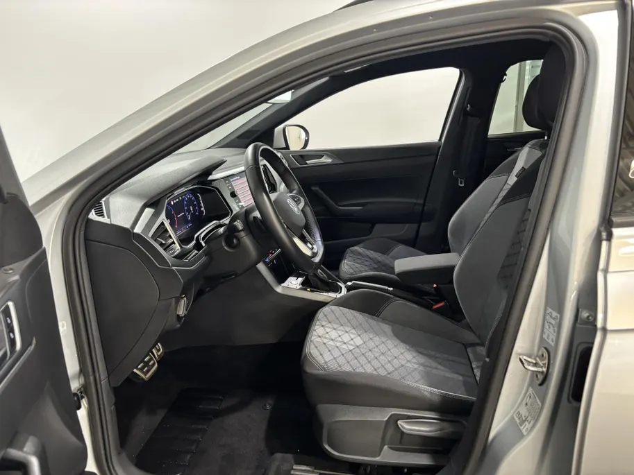 Volkswagen Taigo 115PK TSI R-Line Edition Automaat | Digital Cockpit | Camera | Adaptive Cruise Control | Apple CarPlay/Android Auto | 18' Lichtmetalen Velgen | Climate Control | Armsteun | Parkeersensoren |