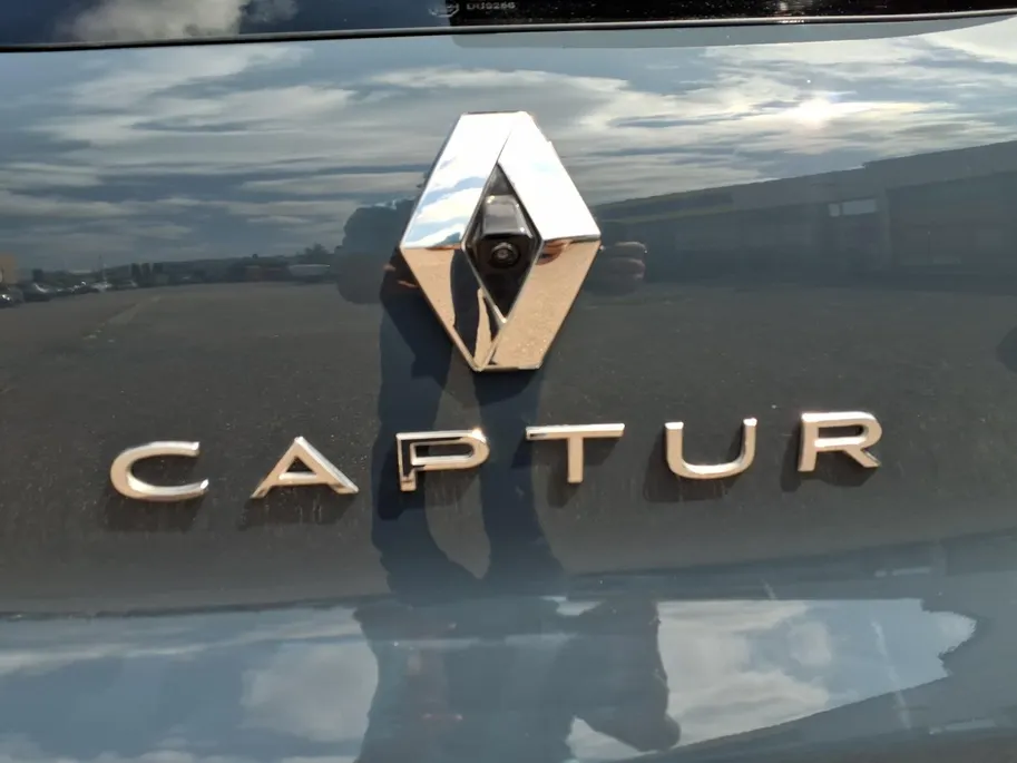 Renault Captur 1.6 E-Tech Hybrid 145 Intens Apple Carplay/Android Auto , electronic climate controle , camera , parkeersensor , lm velgen , navi , cruise , tel , usb.