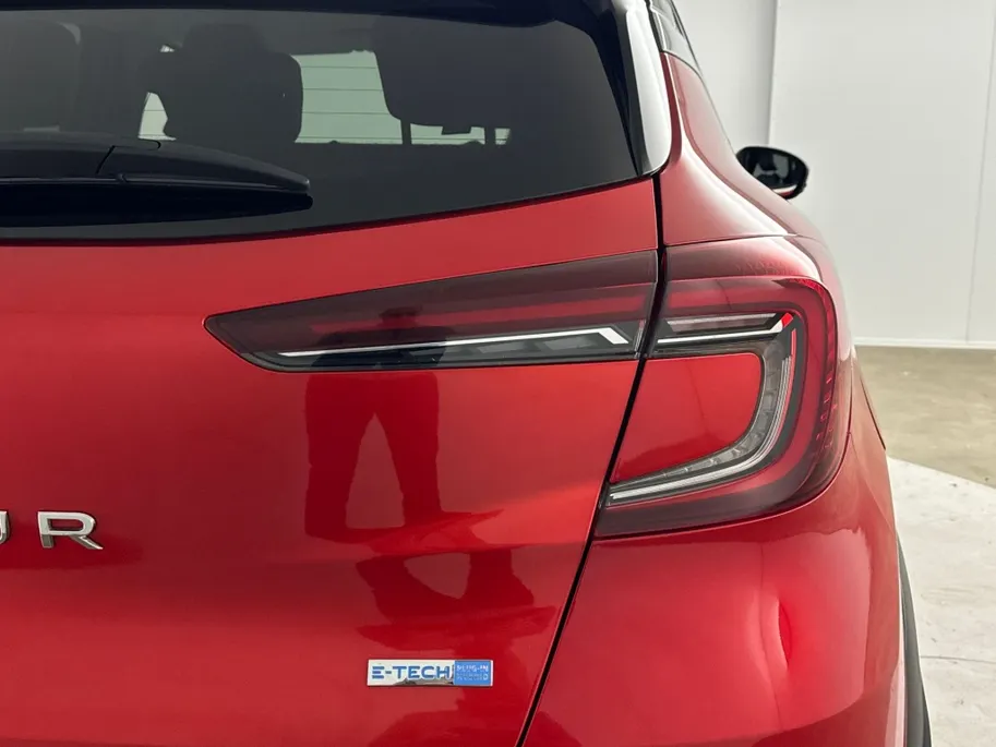 Renault Captur 1.6 E-Tech PHEV 160 Intens | Groot Scherm + Navigatie | Parkeercamera | Cruise Control