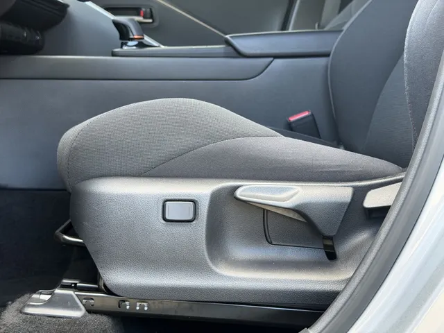 Toyota C-HR 2.0 PHEV 220 Dynamic Bi-Tone | All Seasons |