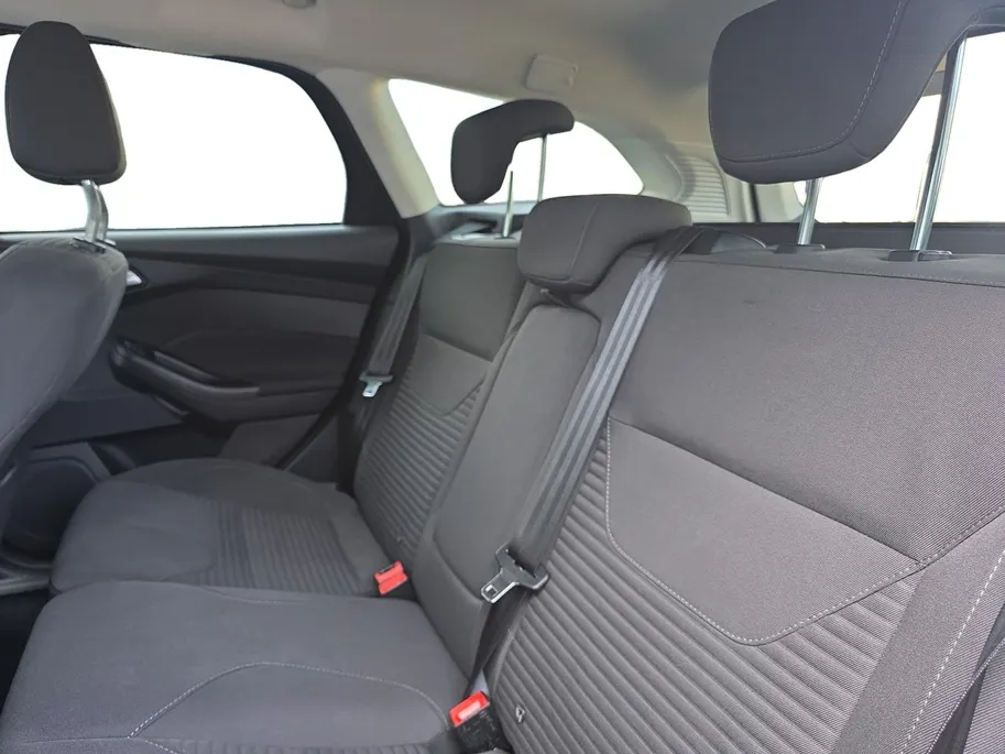 Ford Focus Wagon 1.0 Titanium | Goed onderhouden! | Apple Carplay/Android Auto | Cruise Control | Achteruitrijcamera | Climate Control | Parkeersensoren rondom | 12 maanden garantie! |