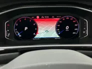 Volkswagen T-Roc 1.5TSI/150PK R-Line Business+ · Panoramadak · Trekhaak · Camera · Apple/Android Car Play · Navigatie · Stoelverwarming · Garantie t/m 09-10-2027 of 100000km.