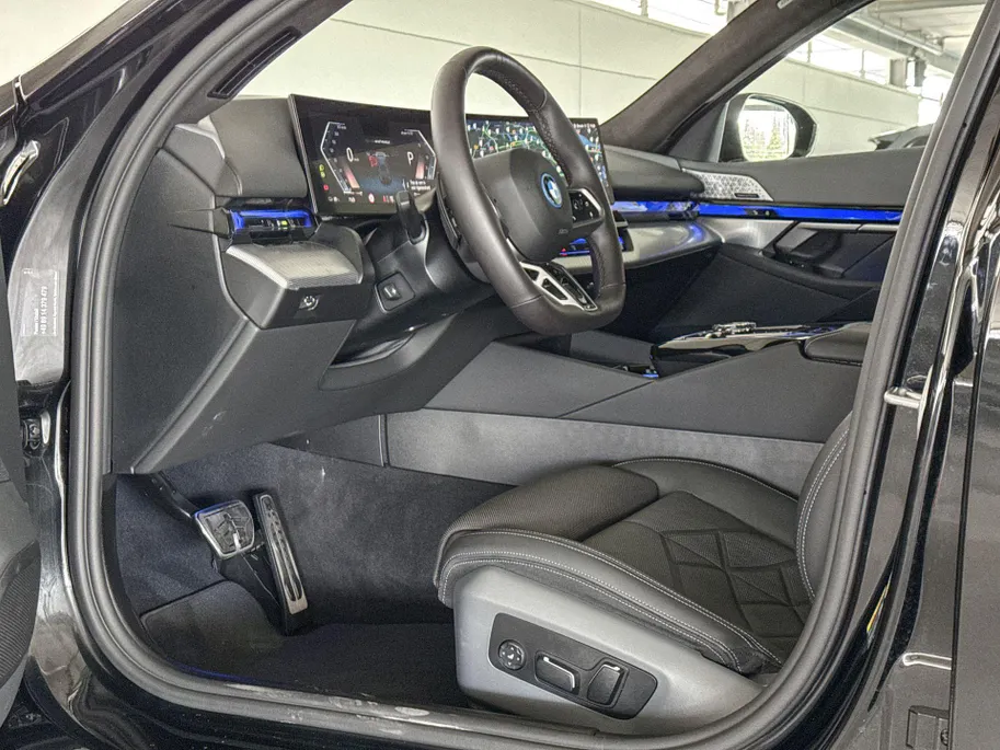 BMW i5 Touring xDrive40 84 kWh