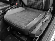 Volkswagen T-Roc Cabrio 1.5 TSI 150pk DSG R-Line · Camera · Apple/Android Car Play · Stoel-& Stuurverwarming · P-Sensoren · 18'' Inch ·