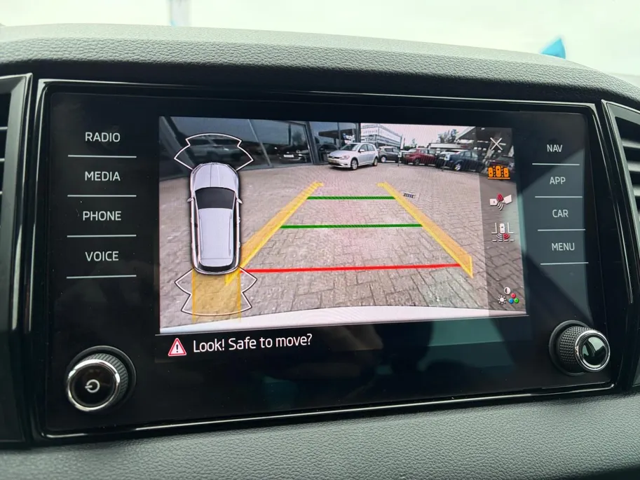 Škoda Karoq 1.5 TSI ACT Business Edition *Automaat*Navi via Carplay*Camera*Parkeersensoren*Climate Control*Keyless*Cruise Control*LM.Velgen*Zeer nette auto!