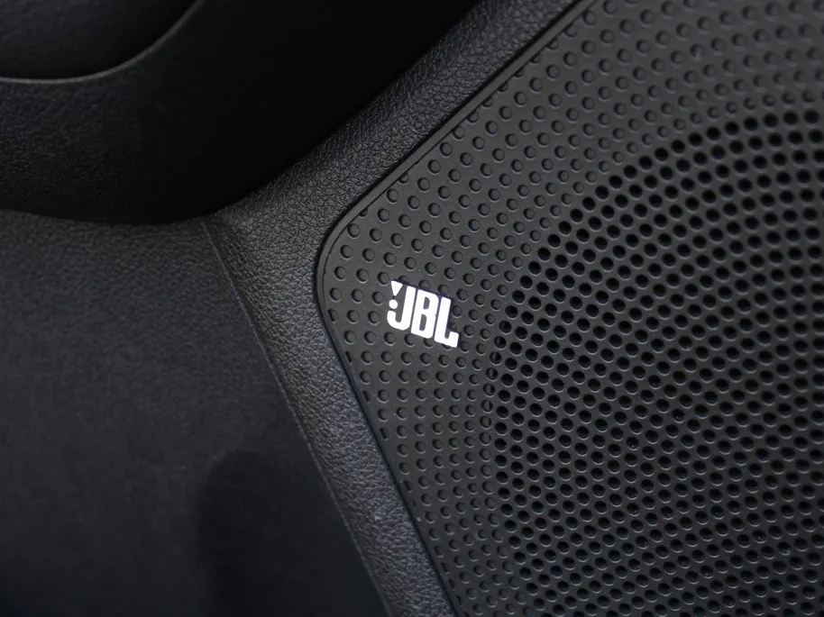 Kia e-Niro ExecutiveLine 64 kWh | Trekhaak | Stuur-/stoelverwarming + ventilatie | Leer | 17' LM | Cruise adapt. | Dodehoek detectie | LED | JBL audio |