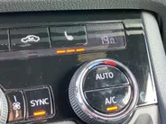 Škoda Karoq 1.5TSI/150PK ACT Sportline Business · Trekhaak · Camera · Stoelverwarming · Apple/Android Car Play · Navigatie ·