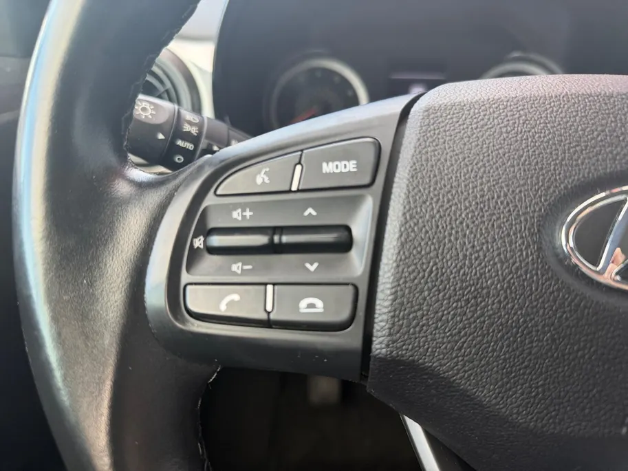 Hyundai i10 1.0 Premium | Navigatie| Parkeer sensoren| Camera| Cruise Controle| Metallic lak| Dealer onderhouden| Climate Controle