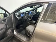 Renault Captur 160PK E-Tech Full Hybrid Techno Automaat | Camera | Parkeersensoren | Adaptive Cruise Control | Climate Control | Apple CarPlay/Android Auto | Full LED | Licht & Regen Sensor | Lichtmetalen Velgen |