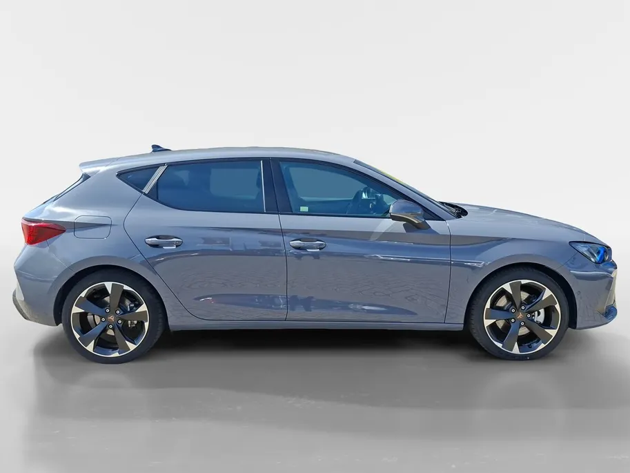 CUPRA Leon 1.5 TSI e-Hybrid PHEV Essential | 99% SOH| Led Koplampen | Apple/Android Carplay | Keyless | Half leder | Stoel/Stuurverwarming | Digital Cockpit | Fabrieksgarantie! |
