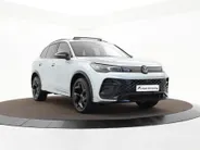 Volkswagen Tiguan 1.5 eHybrid 272pk DSG R-Line Edition · Panoramadak · Inklap. Trekhaak · 360 Camera · Matrix LED · Massagefunctie · Dodehoeksensor · Garantie t/m 27-10-2029 of 100.000km