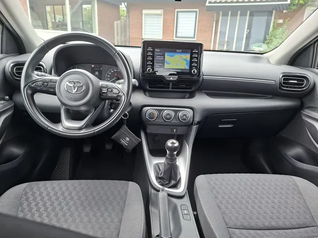 Toyota Yaris 1.0 VVT-i Active NAVI | CRUISE | CAMERA | NL-auto | rijklaarprijs !!