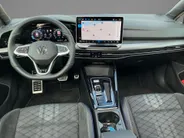 Volkswagen Golf 1.5eTSI/150PK DSG R-Line Blackstyle · Panoramadak · Trekhaak · Apple/Android Car Play · Camera · Garantie t/m 23-11-2030 of 100.000km