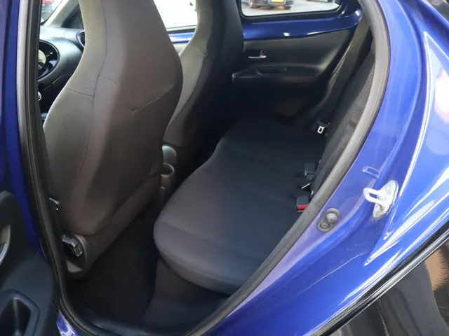 Toyota Aygo X 1.0 CVT Pulse Bi-tone Automaat | AllSeasons | Stoelverwarming