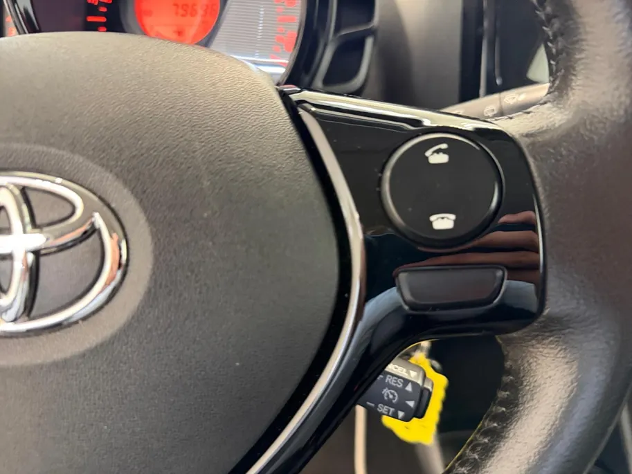 Toyota Aygo 1.0 X-JOY | NAVI | CAMERA | DEALERONDERHOUDEN |