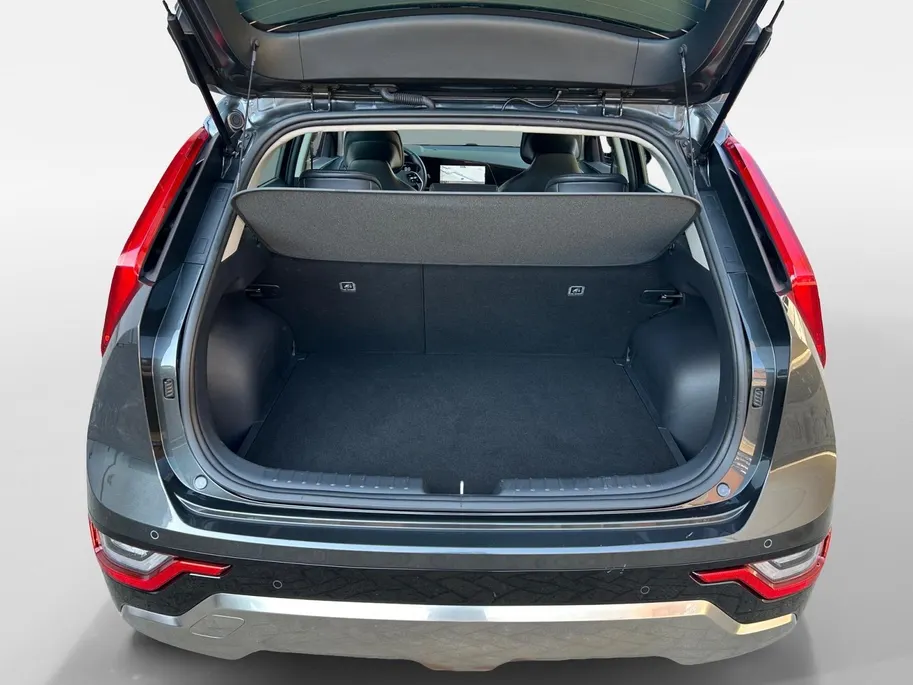 Kia Niro 1.6 GDi Hybrid DynamicLine Edition | Elektrisch Verstelbare Bestuurdersstoel | Dodehoekdetectie | Apple Carplay / Android Auto | Navigatiesysteem | Licht + Regensensor | Parkeersensoren Voor + Achter | Camera Achter | Cruise Control Adaptief | Rijstrookse