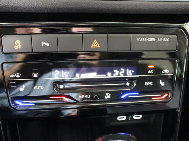Volkswagen T-Cross 1.0 TSI 115pk Life Goal DSG Automaat | Navigatie via Apple Carplay | PDC | Climate Control
