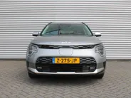 Kia Niro EV Edition Advanced 64.8 kWh | Stuur-/stoelverwarming | Elektr. stoelverstelling | Camera | Cruise adapt. | 17'LM | Clima | 17% bijtelling |