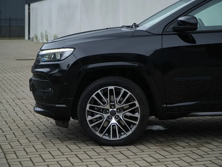 Jeep Compass 4xe 240 PK Hybrid Summit | Leder | Winter | Navi | Premium | 19'