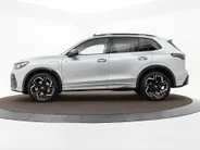 Volkswagen Tiguan 1.5 eHybrid 204pk DSG R-Line Edition · Panoramadak · 360 Camera · Inklap. Trekhaak · Matrix LED · Stuur- & Stoelverwarming + Massage · Achterbank verwarmd · Garantie t/m 09-10-2030 of 100.000km