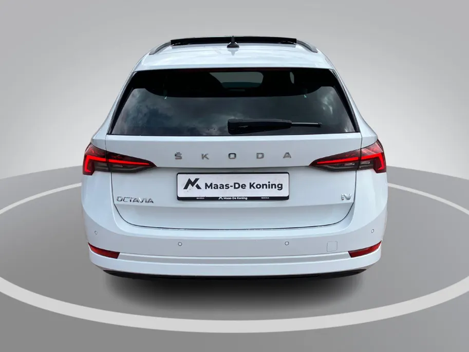 Škoda Octavia Combi 1.4 PHEV 204pk DSG Business+ Panoramadak · Stoelverwarming · Apple/Android Car Play ·