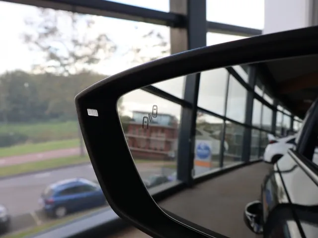 SEAT Arona 1.0 TSI Xcellence Business Intense | Stoelverwarming | Camera