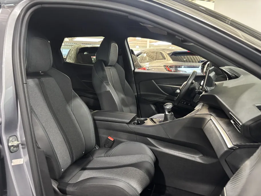 Peugeot 3008 1.2 - 130PK PureTech Allure | Elektrische Achterklep | Digital Cockpit | Navi | Camera | Parkeersensoren | Apple CarPlay/Android Auto | Lichtmetalen Velgen | Adaptive Cruise Control |